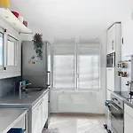 Climatise Avec Terrasse Et Parking, Face A La - Fr-1-715-76 公寓 莫吉奥
