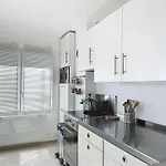 Climatise Avec Terrasse Et Parking, Face A La - Fr-1-715-76 *