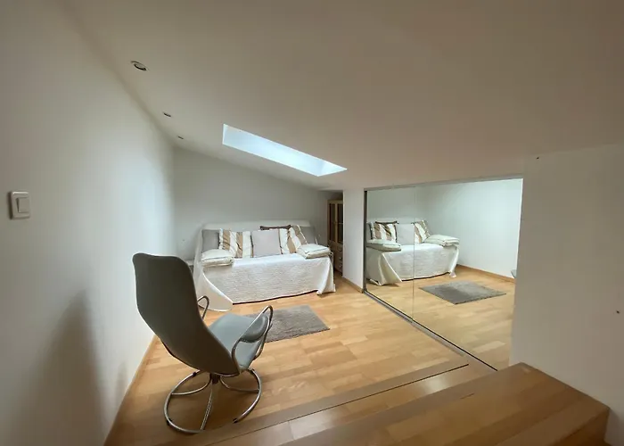 Apartament Climatise Avec Terrasse Et Parking, Face A La - Fr-1-715-76 *