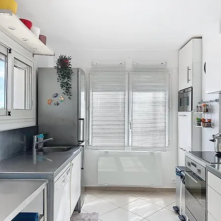 Climatise Avec Terrasse Et Parking, Face A La - Fr-1-715-76 Lejlighed Mauguio