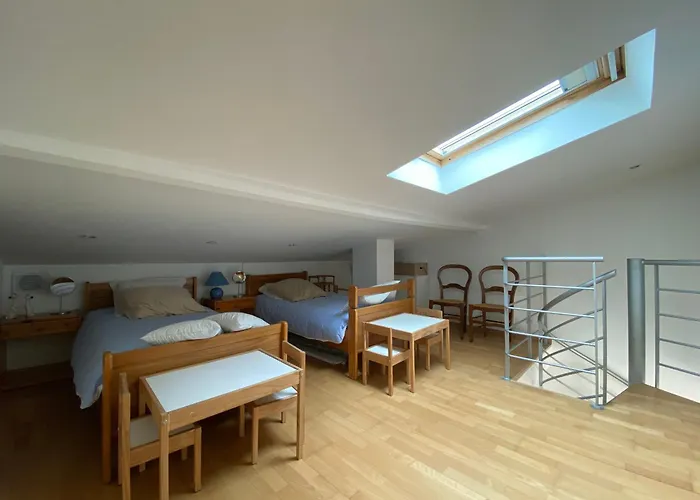 Climatise Avec Terrasse Et Parking, Face A La - Fr-1-715-76 * Mauguio