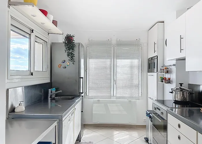 Climatise Avec Terrasse Et Parking, Face A La - Fr-1-715-76 Apartmán Mauguio